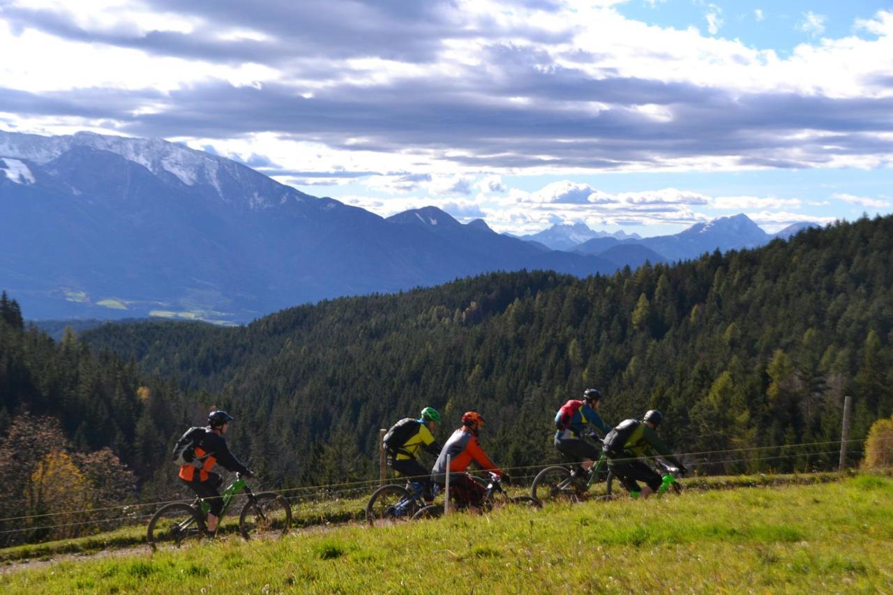 Bikeski Family Hotel, B&B, Apartaments, Rooms Mezica Εξωτερικό φωτογραφία
