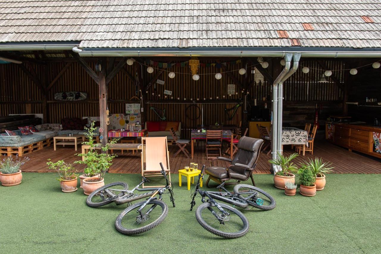Bikeski Family Hotel, B&B, Apartaments, Rooms Mezica Εξωτερικό φωτογραφία