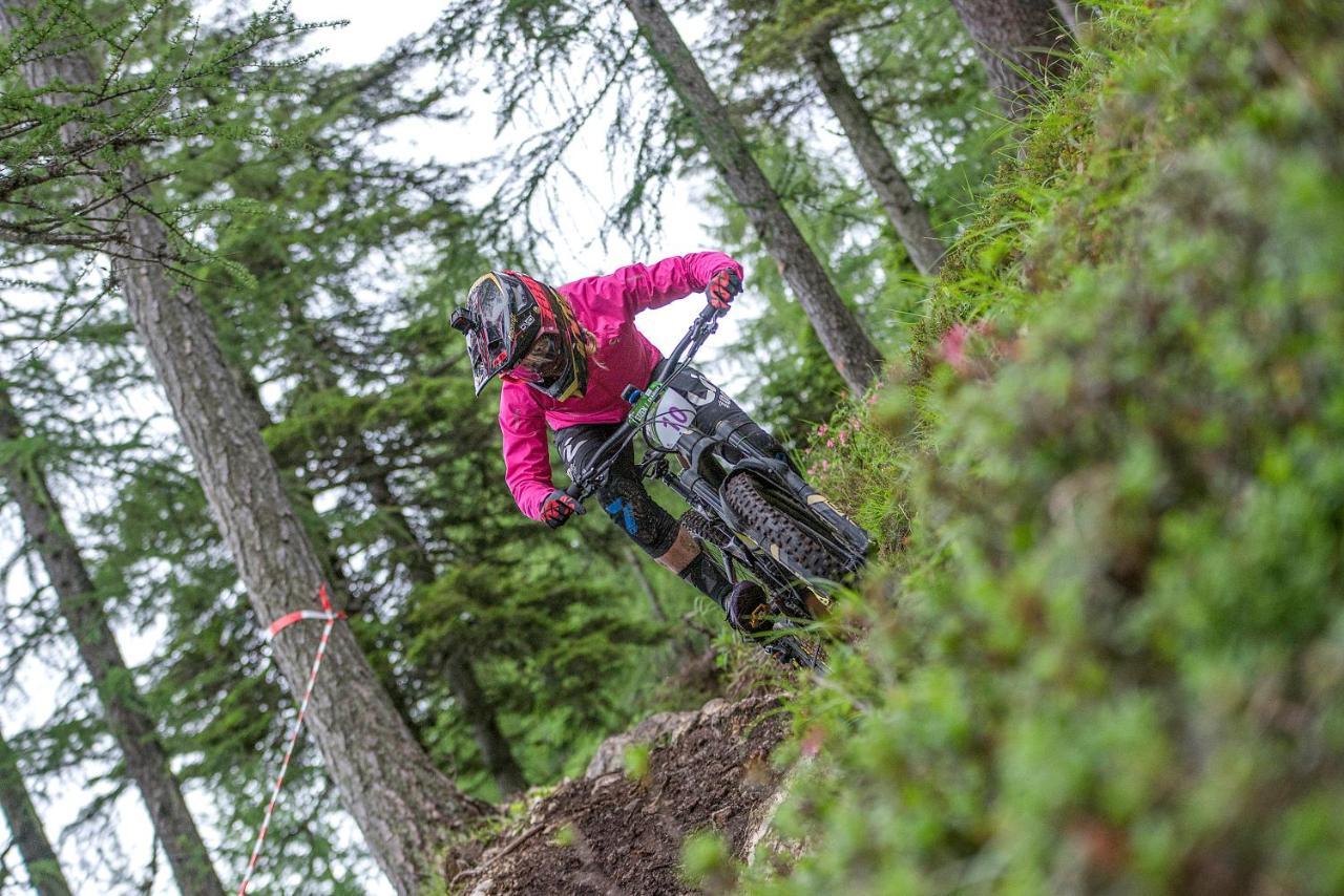 Bikeski Family Hotel, B&B, Apartaments, Rooms Mezica Εξωτερικό φωτογραφία