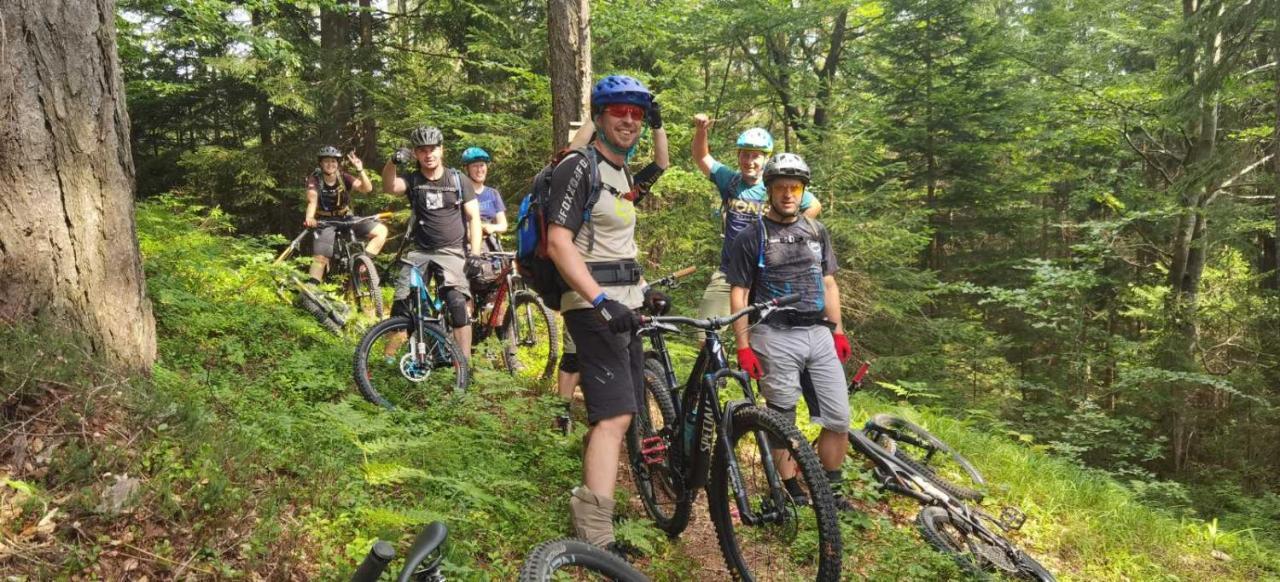 Bikeski Family Hotel, B&B, Apartaments, Rooms Mezica Εξωτερικό φωτογραφία